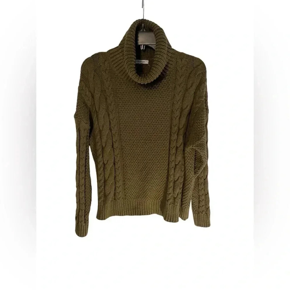 Women’s Madewell Army Green Cable Knit Turtleneck Sweater. Size Large.
